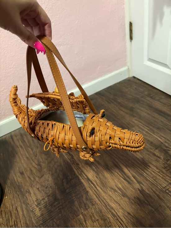 Tommy Bahama Handbags - Tommy Bahama Woven Tan Rattan Alligator Handbag